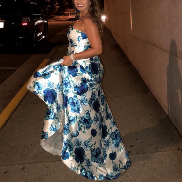 Prom Dress - Picture 2 of 3